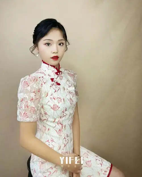 全能班|敬酒61旗袍造型无需用繁多的饰品来表达风格而是以发型纹理