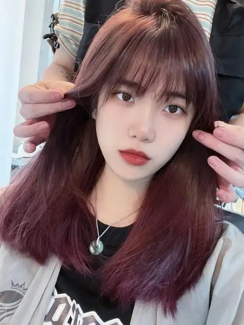 黑紫色很显白,估计以后的发色都不变了,找到自己的本命色#发色  #显白