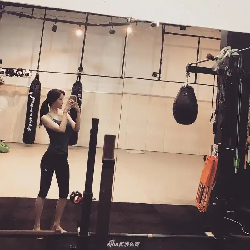 韩国angelababy健身秀销魂长腿