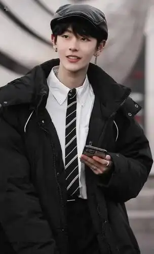 刘梦的穿搭造型,西装 毒汁帽帅到不能说