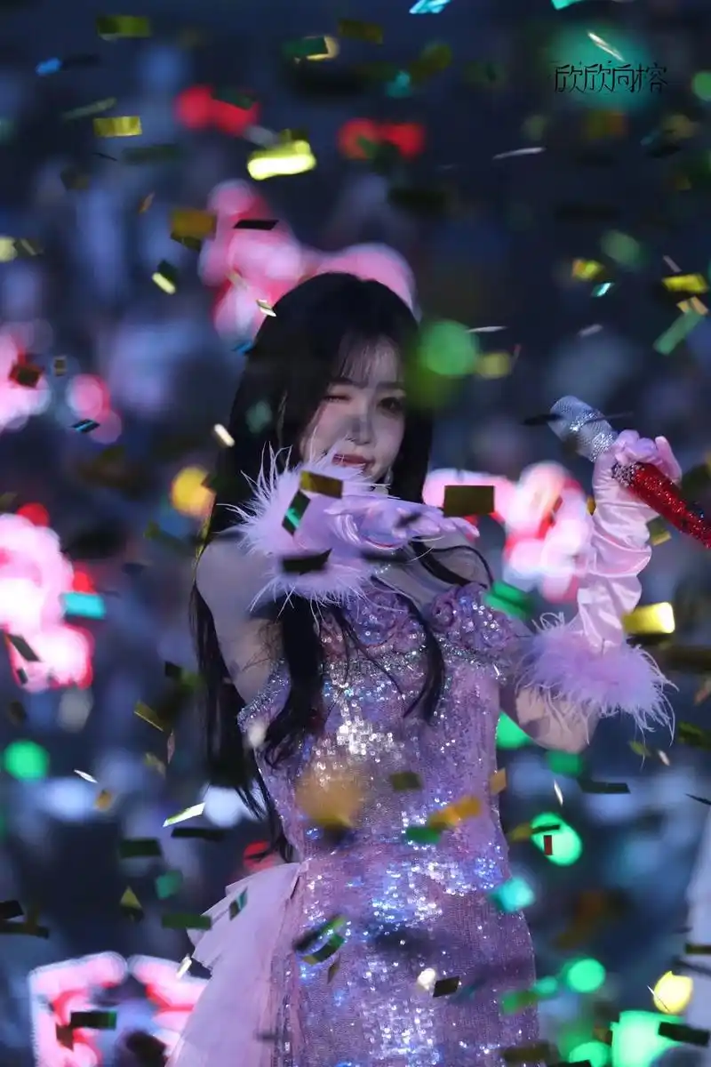 我的舞台欣要毕业噜#虞书欣 #the9女 - 抖音