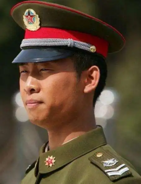 四位军人出身的明星,第一位颜值出众,最后一位无人敢黑!