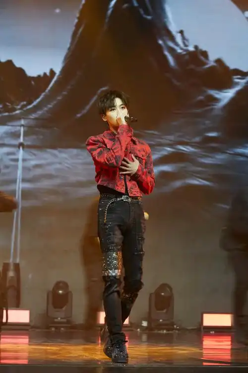 何洛洛环游宇宙年末舞台