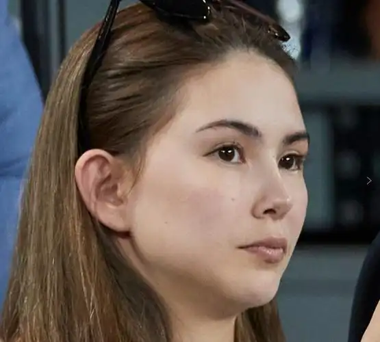 周杰伦昆凌现身澳网,男方戴假发抢镜,女方穿万元毛衫素颜显脸肿