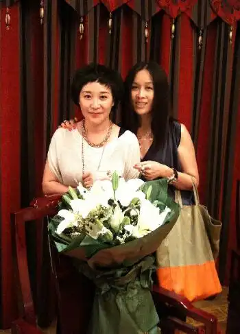 那辛(左)与那英