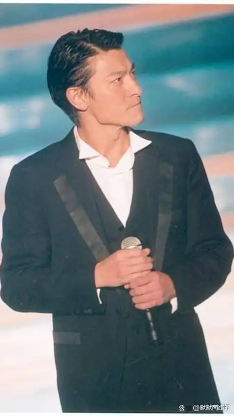 刘德华99年演唱会之所以成为无法超越的经典,远非一时兴起的发型所能