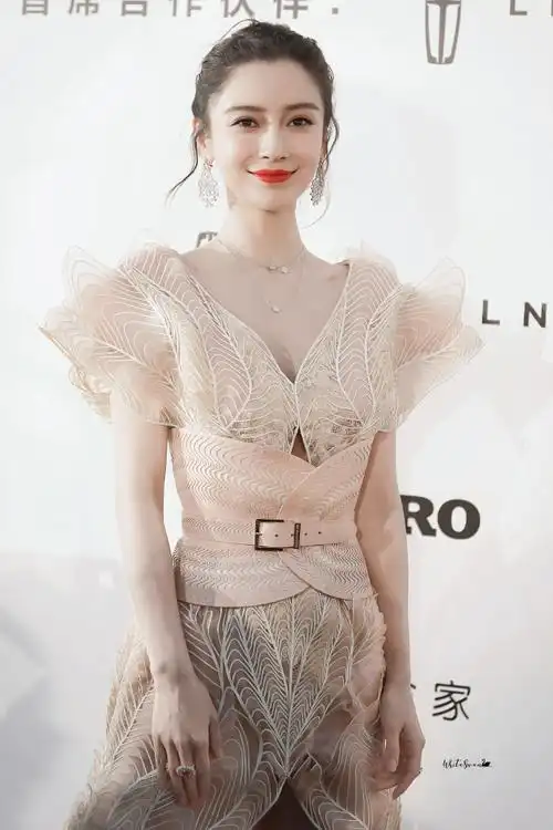 费加罗风尚盛典##angelababy流动花瓣鱼尾裙