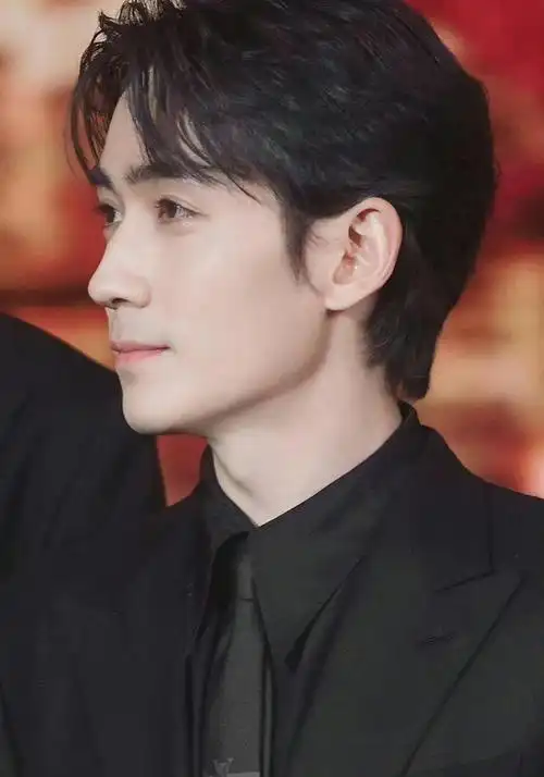 240126 朱一龙:成熟魅力的代言人,网友纷纷感叹"人夫感"十足!|娱乐圈|