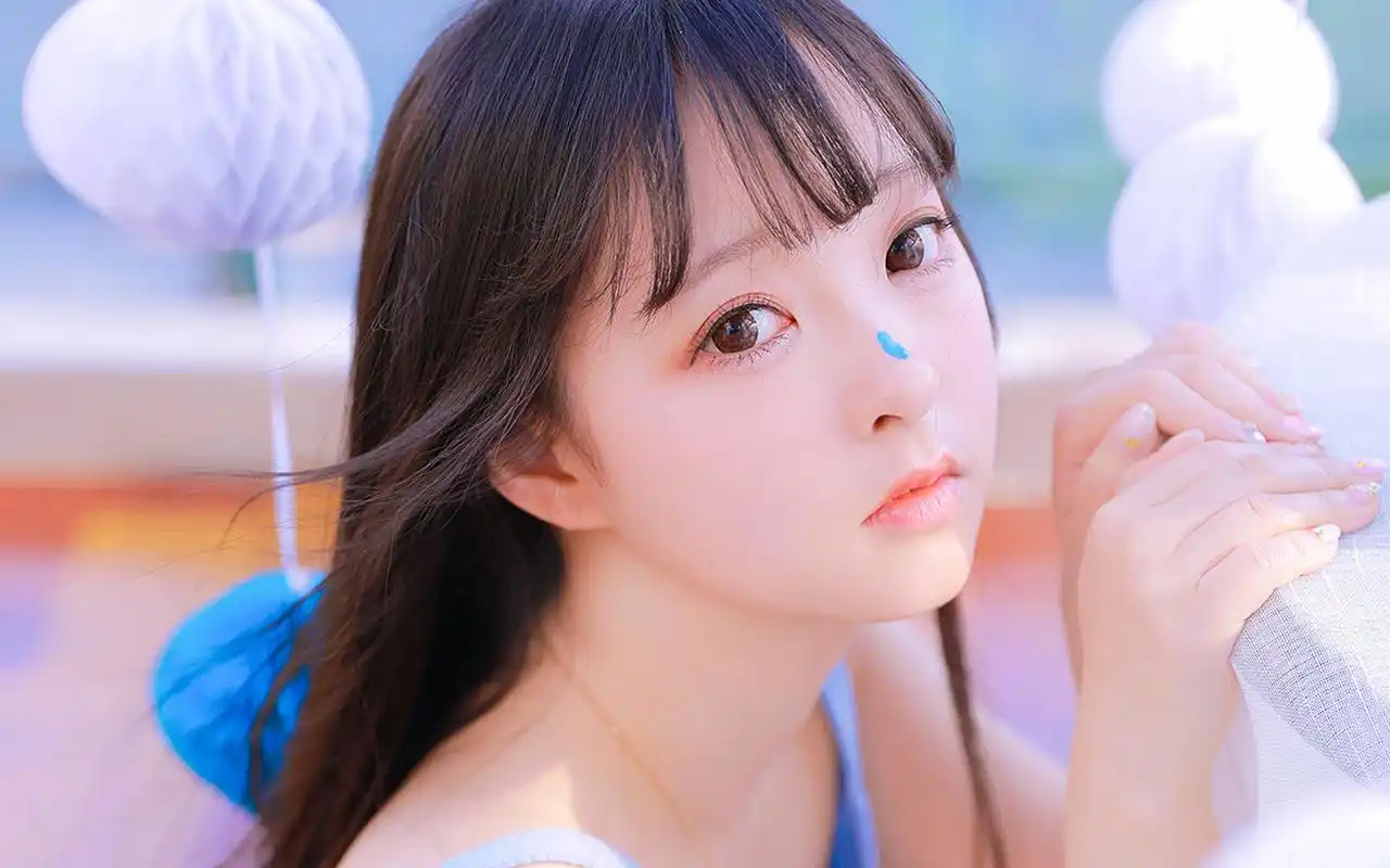 清纯元气美少女唯美蓝色系高清桌面壁纸