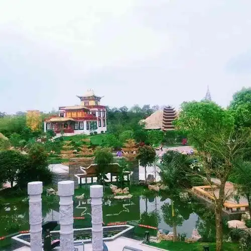 大,环境好,主要是风景,没有娱乐设施.