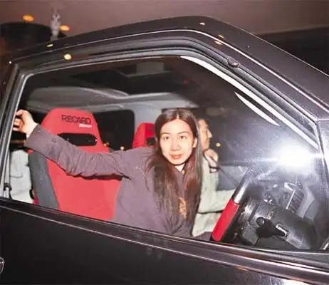 谢霆锋搭上梅艳芳经理人?王菲怒斩情丝(组图)