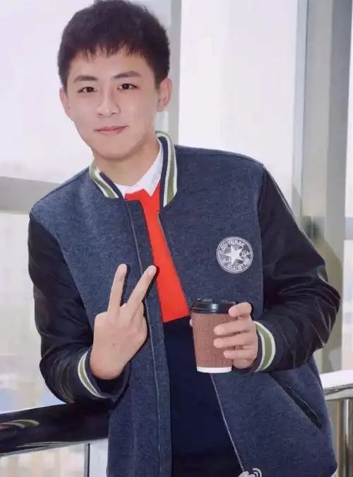 丁凯乐喜当爹,原来我们都长大了