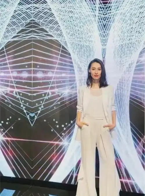 梁洛施除了身高,其它也就一般吧!