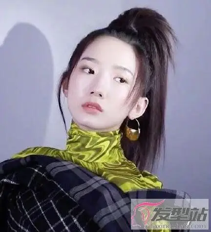 超高马尾辫怎么扎 这样扎活泼减龄又吸睛_发型站_最新流行发型设计