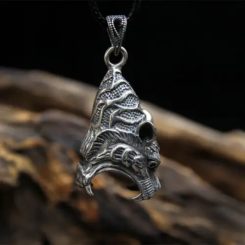 盈月熊形状饰品牙套镶嵌形状狼牙男女大号套包项坠