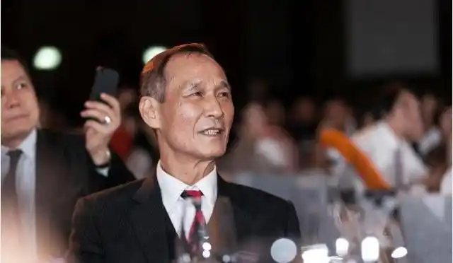 纹身青龙白虎的拳王媳妇是翻版张柏芝76岁陈惠敏今受非议真冤