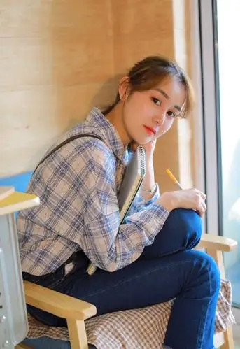 台湾女大学生妹校花女神小清新卧室清纯照片