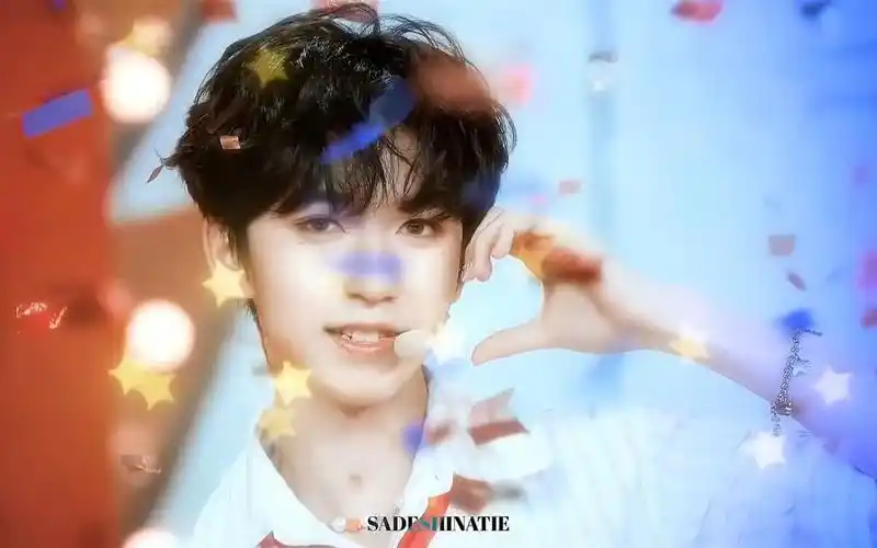 收下贺峻霖甜甜的比心吧