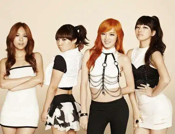 孟佳不容易,原先在韩国以missa女团出道,可以说是出道即巅峰,成了那个