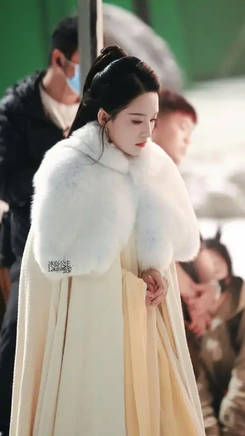 七夜雪首发剧照##终于等到李沁的古装了##曾舜晞看李沁的眼神