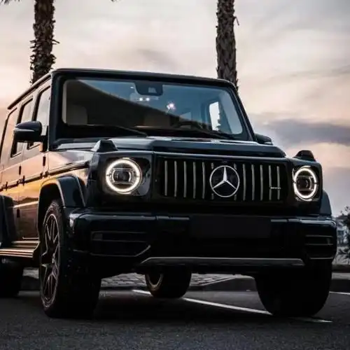 奔驰大g外观的确很像一个方盒子,车身线条硬朗