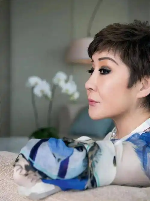 丁佩:李小龙在我床上猝死,前夫向华强养我42年,离婚后还是家人_邹文怀