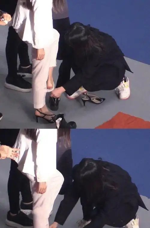 杨颖在片场全程被助理照顾还蹲下为其系鞋带网友当明星真好