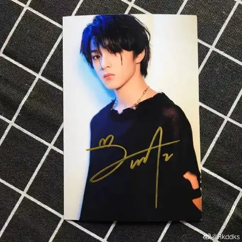 那个也会发光的人"有签名照和周边,想要评论区留言@时代少年团-刘耀文