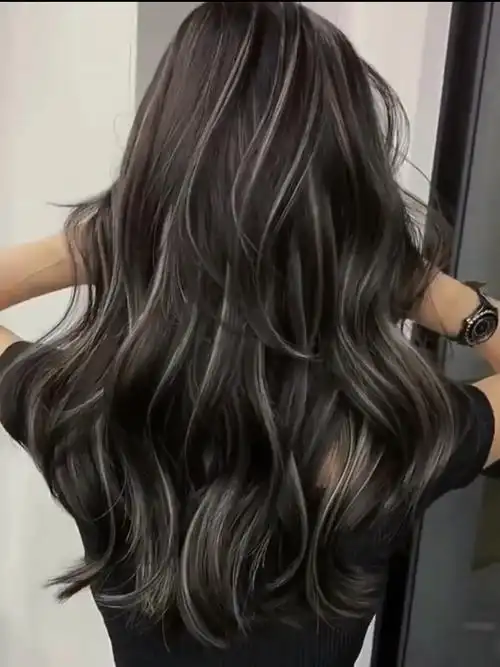 2023年最流行两款挑染渐变发色