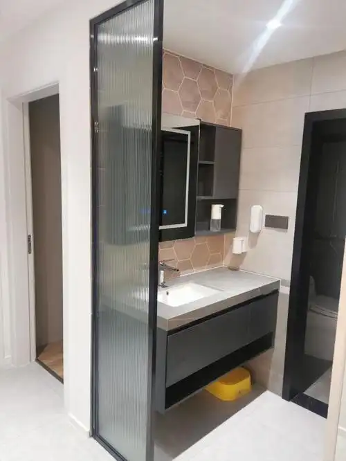 公共卫生间长虹玻璃