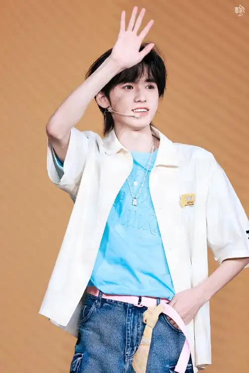 宋亚轩康师傅冰红茶品牌代言人##时代少年团夏日清爽穿搭##冰红茶