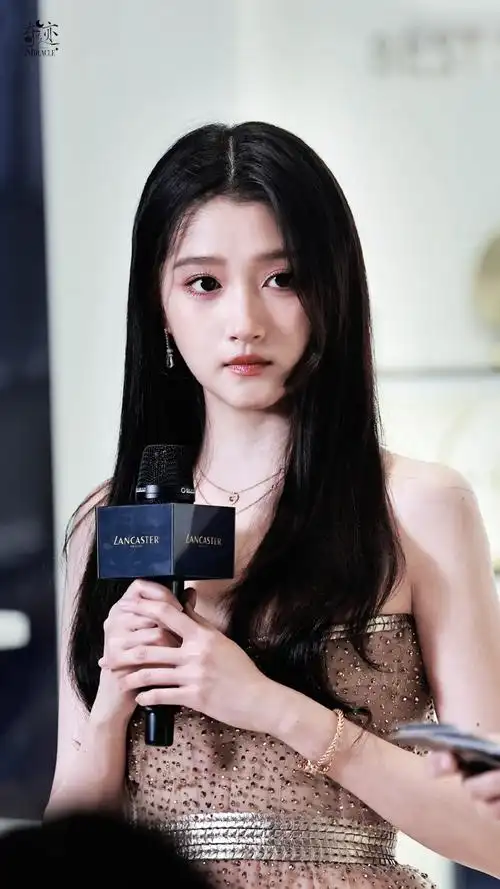 关晓彤金色星河长裙##兰嘉丝汀中国区品牌代言人关晓彤