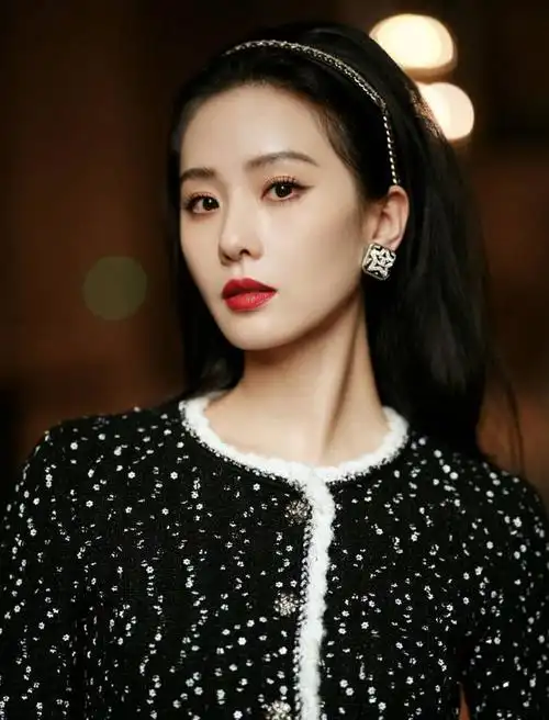刘诗诗:气质与实力并存,手握四大奢侈品牌明星代言