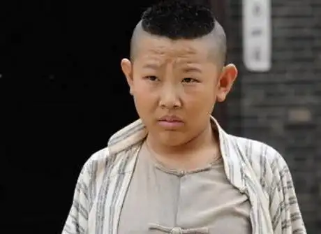 33岁却只能演儿子,被亲戚讽刺娶不到媳妇,今逆袭娶美艳妻子!