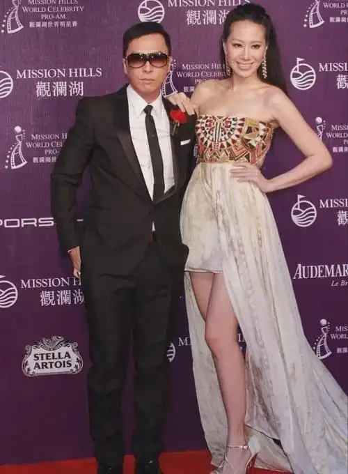 甄子丹真是艳福不浅181身高的老婆真美穿吊带裙美成红毯焦点