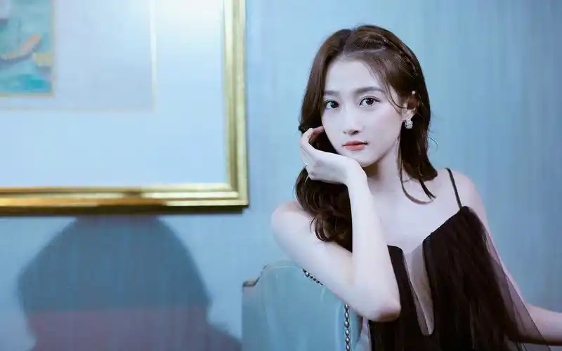 关晓彤浪漫纱裙高清桌面壁纸