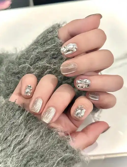 100 款显白显嫩夏日美甲!一口气挑到爽!