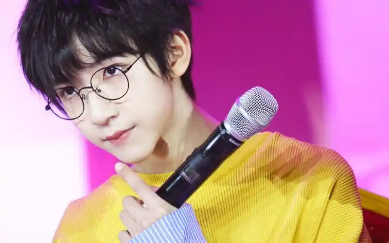 贺峻霖公开择偶标准,对头发的要求劝退粉丝,唯有一人符合标准_哔哩