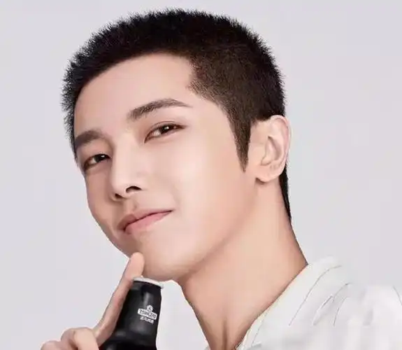 华晨宇8岁16岁21岁30岁照片流出花花这些年经历了啥