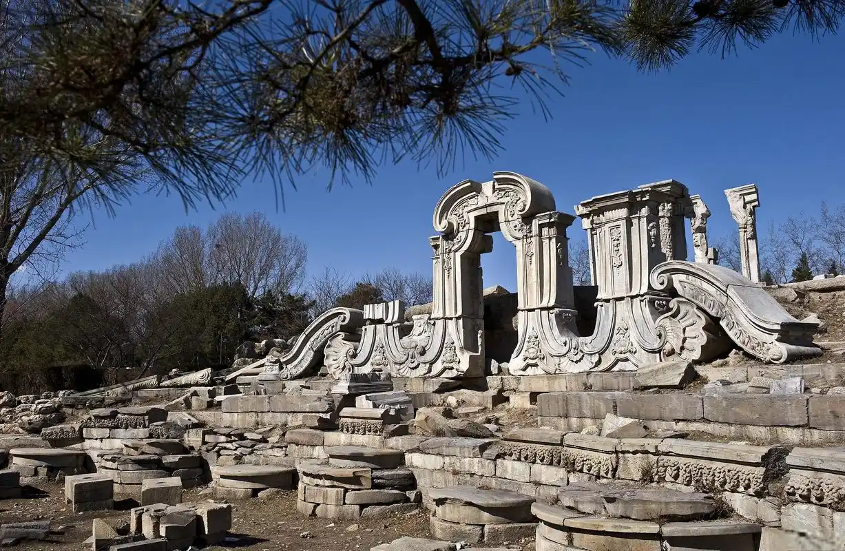 圆明园,中华民族的瑰宝 圆明园,这个被誉为"万园之园"的皇家园林,坐落