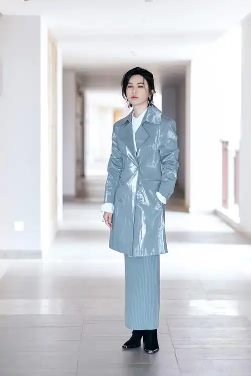 尚雯婕现身云南录制新综艺 新作筹备中