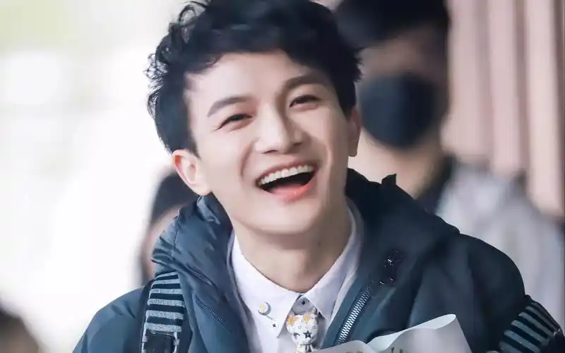 周深20171207 中央人民广播电台华夏之声《华夏原创金曲榜》专访 专辑