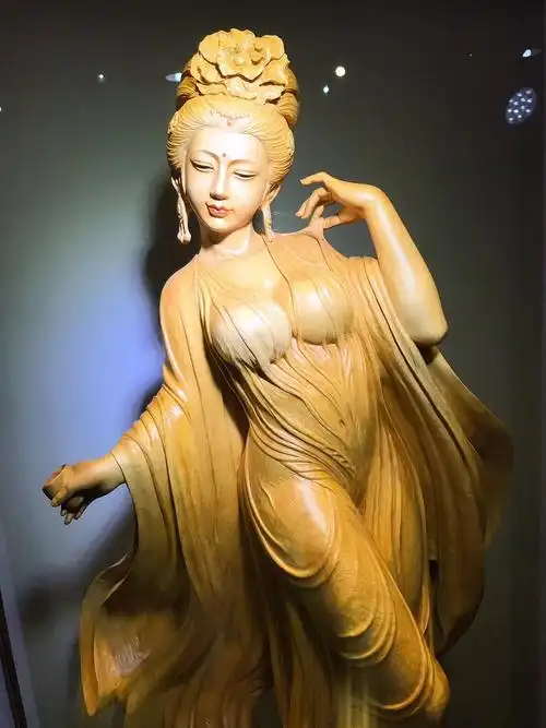 小伙雕刻美女贵妃成品出来也太惊艳了