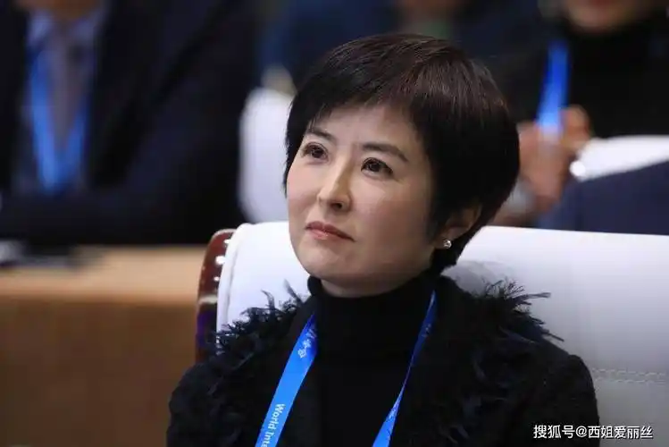 马东出身自相声世家,但他对做主持人更有兴趣,从国外留学回来后就进了