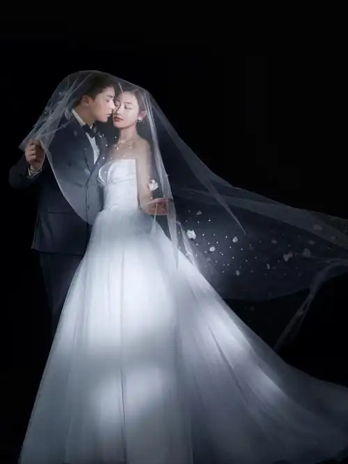 主婚纱照推荐❗小众又高级的极简光影婚纱照