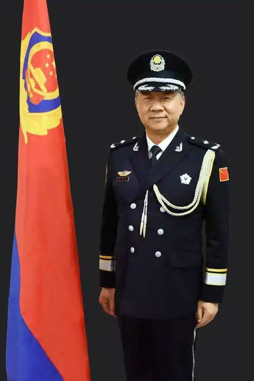 滨州公安民警和警礼服的故事_群众_警服_荣耀