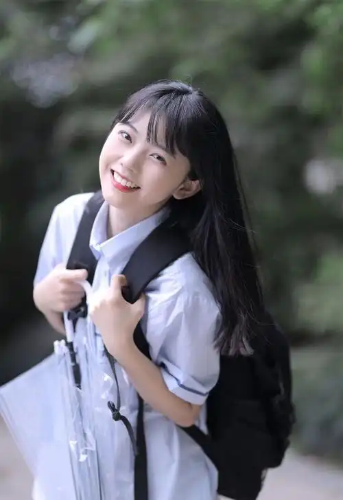 怦然心动20岁女5可爱到冒泡男5是帅气体育生