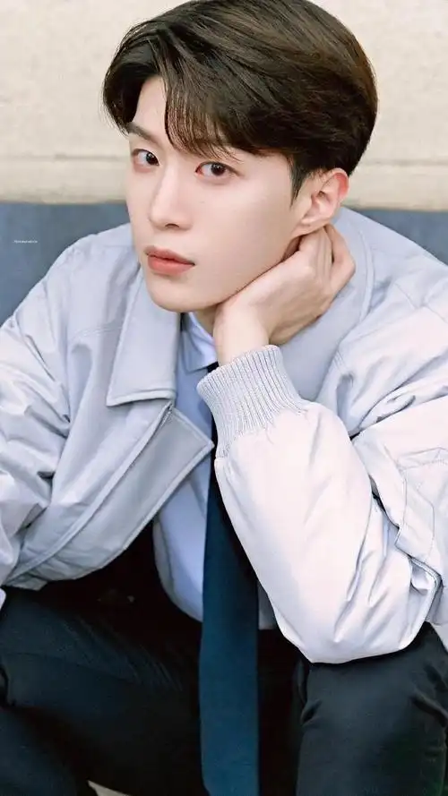 张硕皙通过书签栏工具采集于2021-06-03 08:49:12#明星壁纸#范丞丞