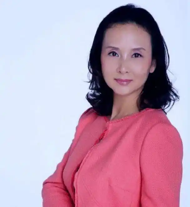 她一生只饰演过《西游记》中的嫦娥,今身价过亿,捐百所希望小学