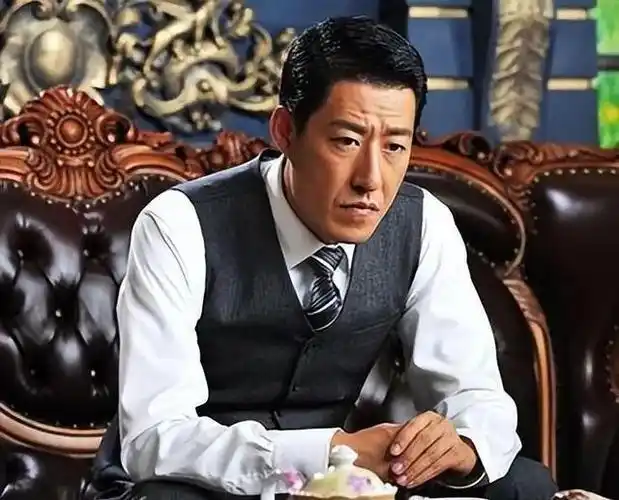 于震:娶小13岁辛月,婚后连生三胎,如今一家五口其乐融融